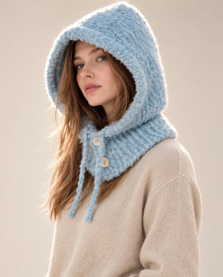 Flockentanz – Flauschige Strickkapuze mit Knöpfen – Seitenansicht