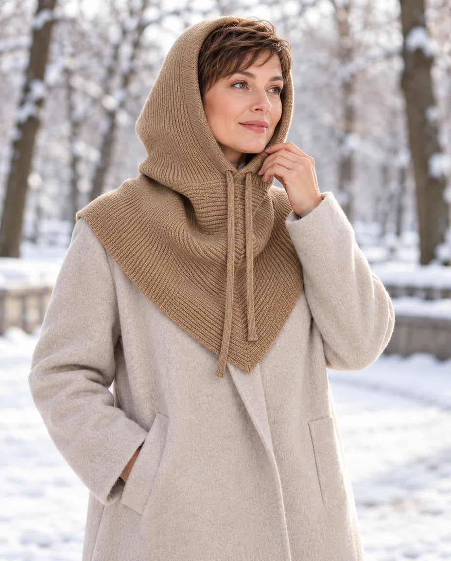 Schulterwärme – Strickkapuze mit breitem Kragen – Winterlook mit Model