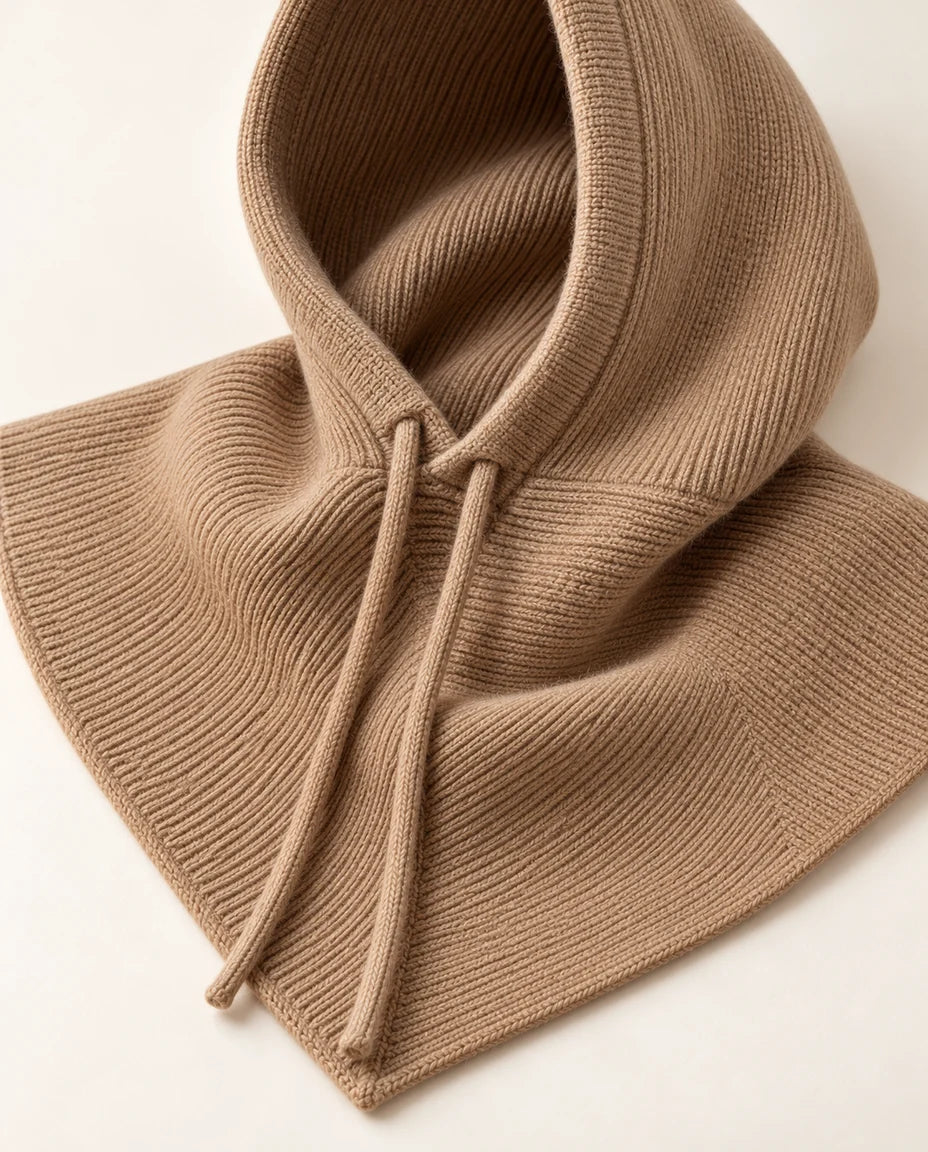 Schulterwärme – Strickkapuze mit breitem Kragen – Detail der Strickstruktur