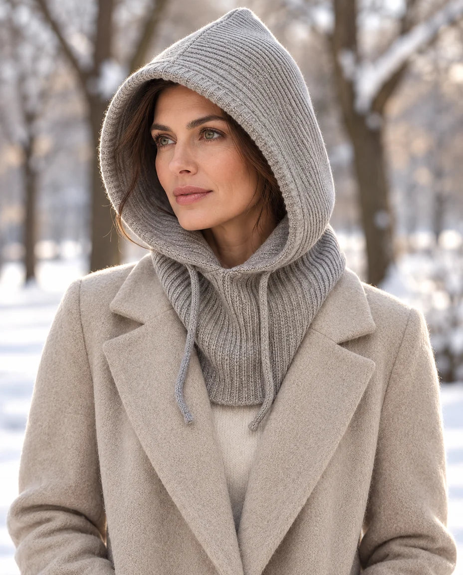 Stadtwinter – Strickkapuze mit Halskragen – Winterlook mit Model