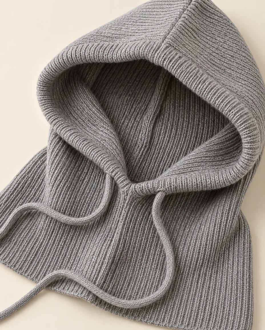 Stadtwinter – Strickkapuze mit Halskragen – Detail der Strickstruktur