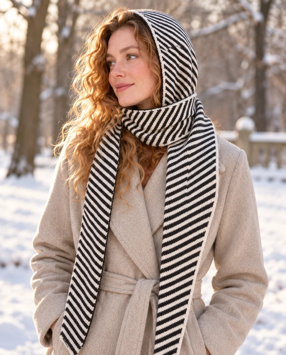 Streifenspiel – Gestreifter Kapuzenschal – Winterlook mit Model