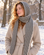 Streifenspiel – Gestreifter Kapuzenschal – Winterlook mit Model