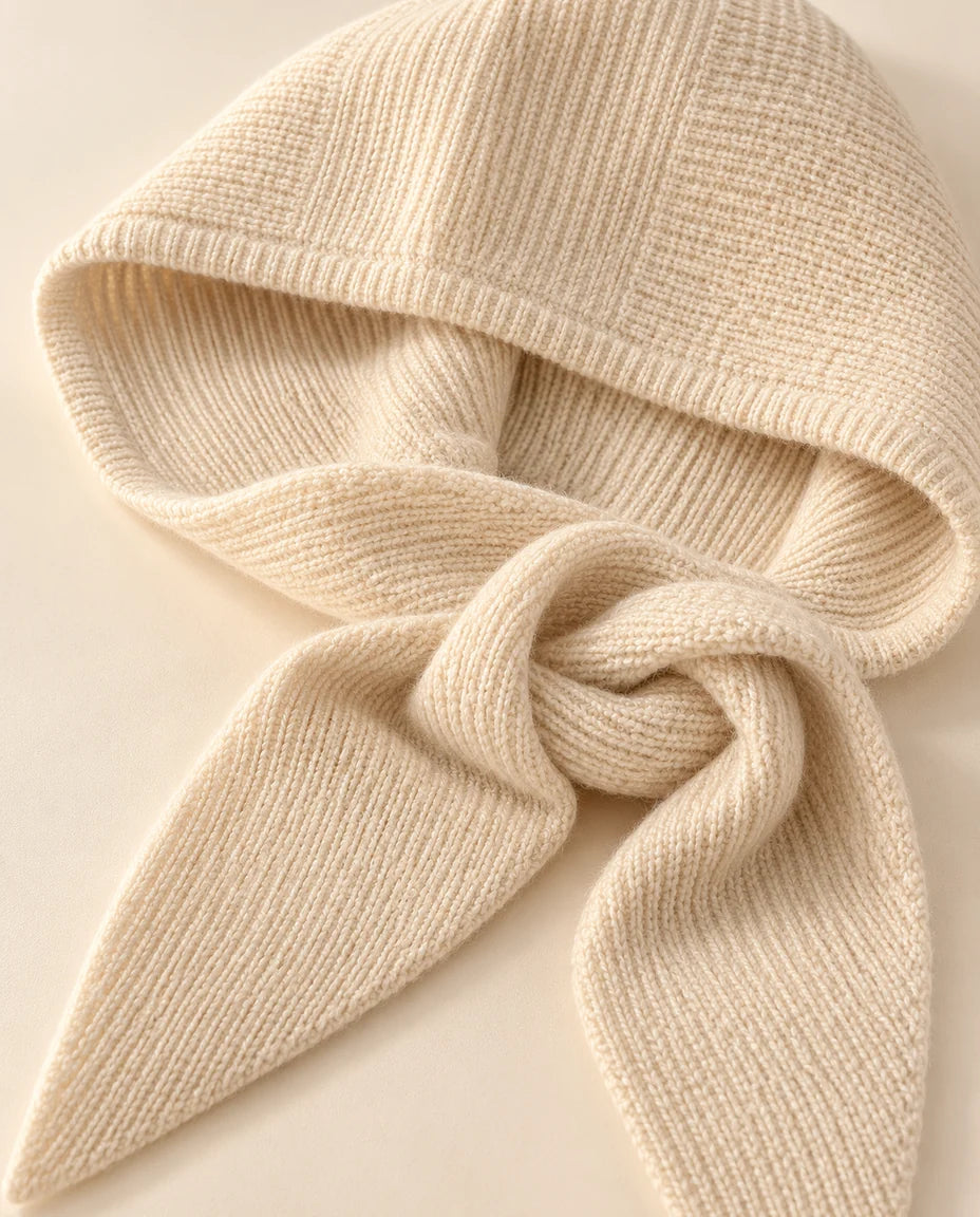 Winterknoten – Strickkapuze mit Bindeschal – Detail der Strickstruktur