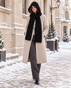 Winterruhe – Gerippter Kapuzenschal – Outfit mit Model